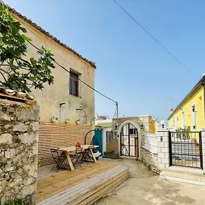  Pensión Near The Castle Of